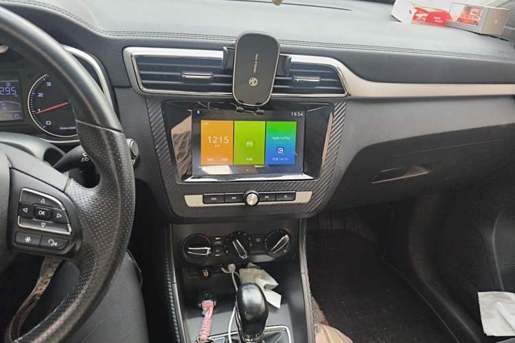 Used MG ZS 2018 1.5L Automatic Luxury Edition China V Standard Audio And AC Panel
