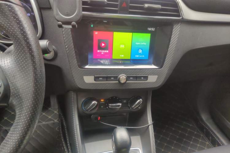 Used MG ZS 2018 1.5L Automatic Luxury Edition China V Standard Audio And AC Panel