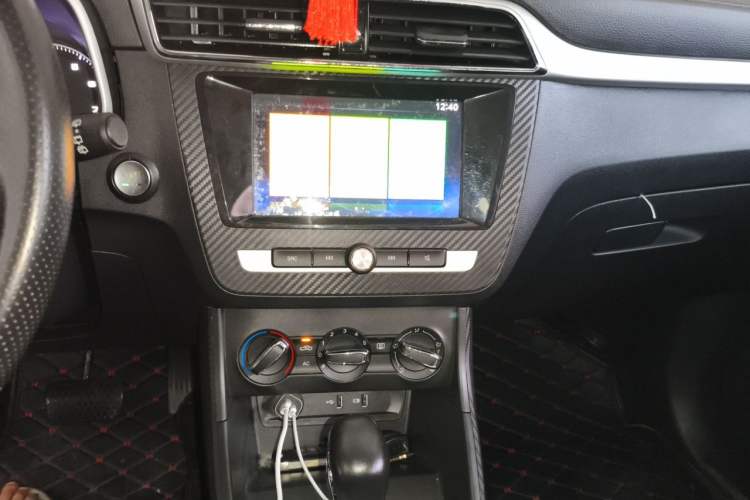 Used MG ZS 2018 1.5L Automatic Luxury Edition China V Standard Audio And AC Panel
