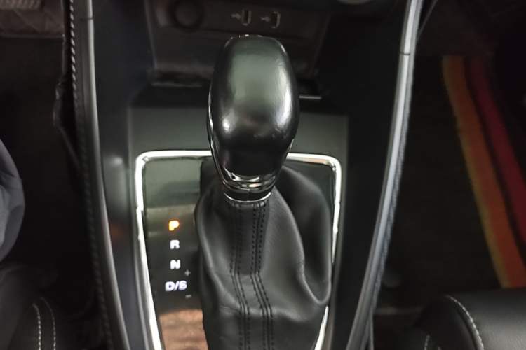 Used MG ZS 2018 1.5L Automatic Luxury Internet Edition China V Standard Gear Lever