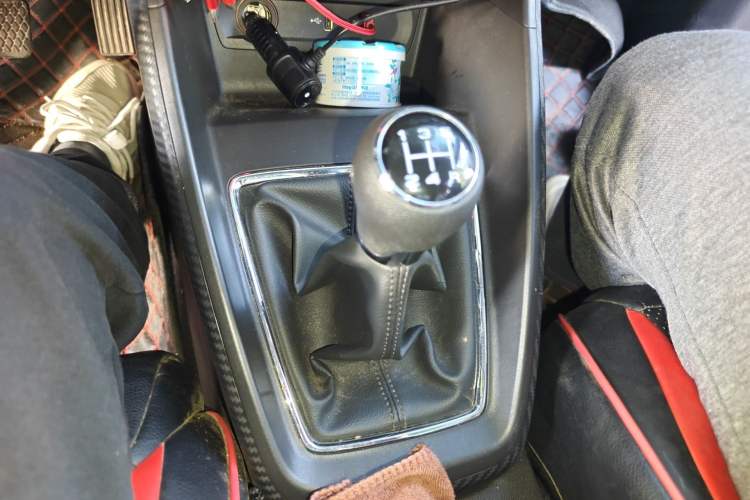 Used MG ZS 2018 1.5L Manual 65-inch Giant-Screen Sunroof Version China V Standard Gear Lever