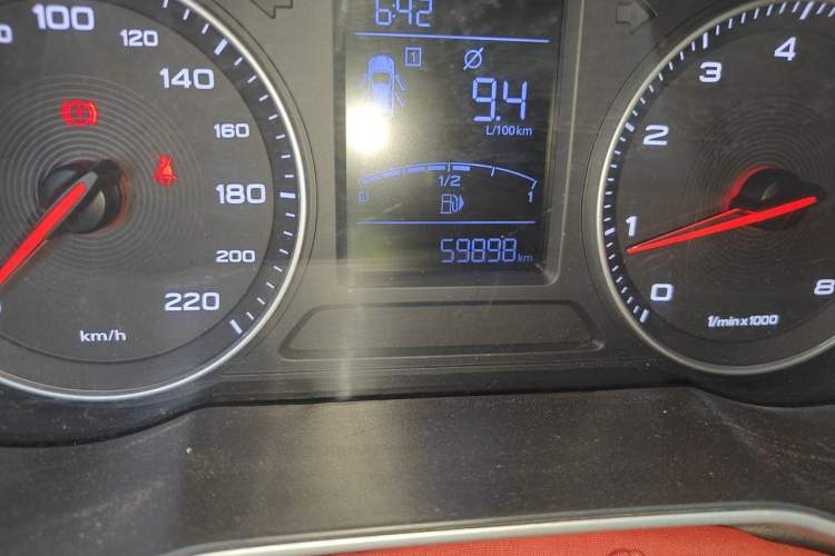 Used MG ZS 2018 1.5L Manual Luxury Version China V Standard Odometer Close Up