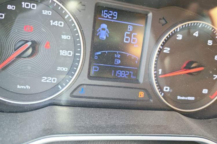 Used MG ZS 2018 1.5L Automatic Luxury Edition China V Standard Odometer Close Up