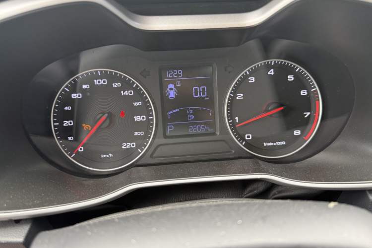 Used MG ZS 2018 1.5L Automatic Luxury Edition China V Standard Odometer Close Up