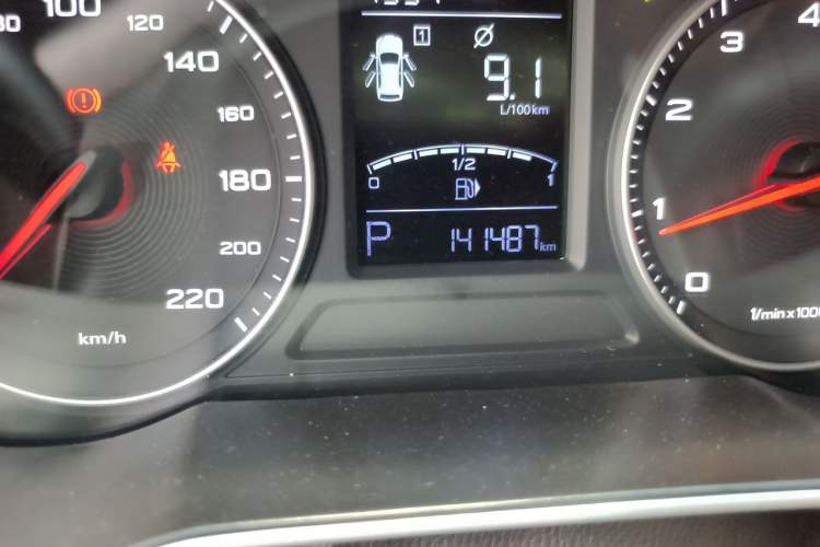 Used MG ZS 2018 1.5L Automatic Luxury Edition China V Standard Odometer Close Up