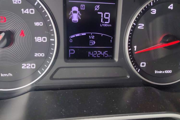 Used MG ZS 2018 1.5L Automatic Luxury Edition China V Standard Odometer Close Up
