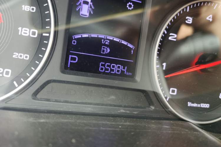 Used MG ZS 2018 1.5L Automatic Luxury Edition China V Standard Odometer Close Up