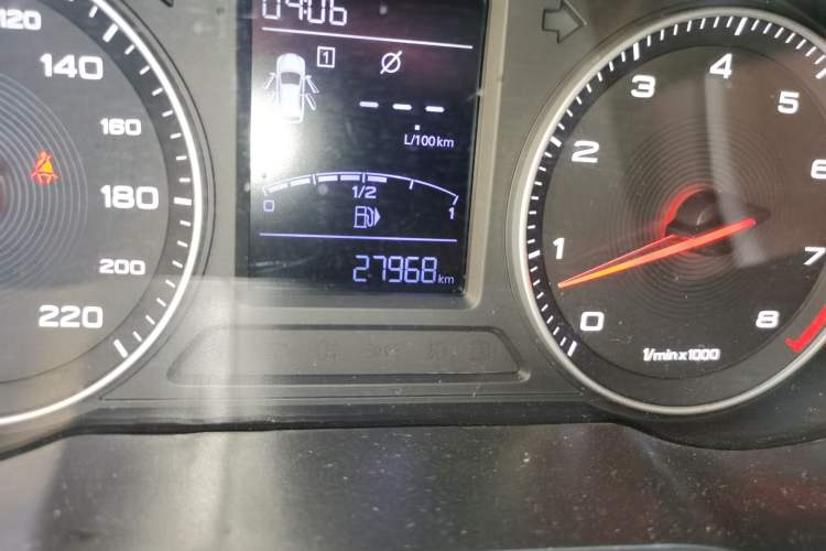 Used MG ZS 2018 1.5L Manual Luxury Version China V Standard Odometer Close Up