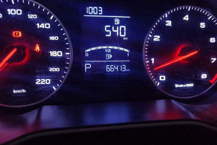 Used MG ZS 2018 1.5L Automatic Luxury Edition China V Standard Odometer Close Up