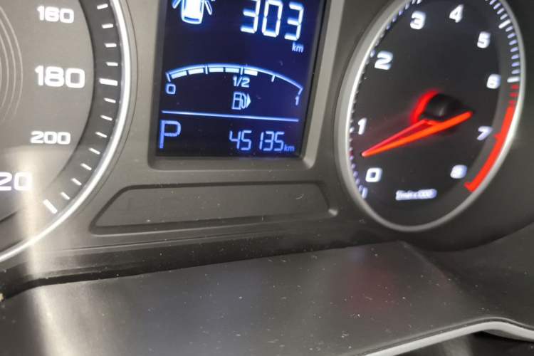 Used MG ZS 2018 1.5L Automatic Luxury Edition China V Standard Odometer Close Up