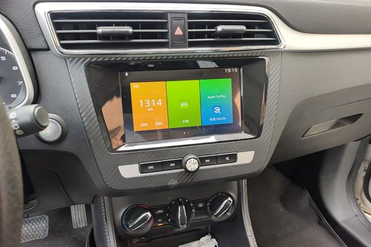 Used MG ZS 2018 1.5L Automatic Luxury Edition China V Standard Audio And AC Panel