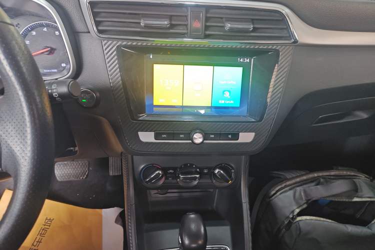 Used MG ZS 2018 1.5L Automatic Luxury Edition China V Standard Audio And AC Panel