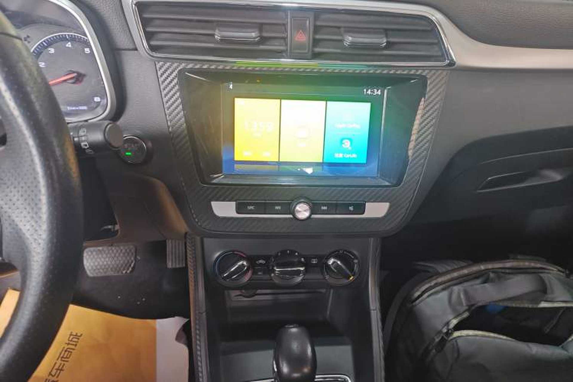 Used MG ZS 2018 1.5L Automatic Luxury Edition China V Standard Audio And AC Panel