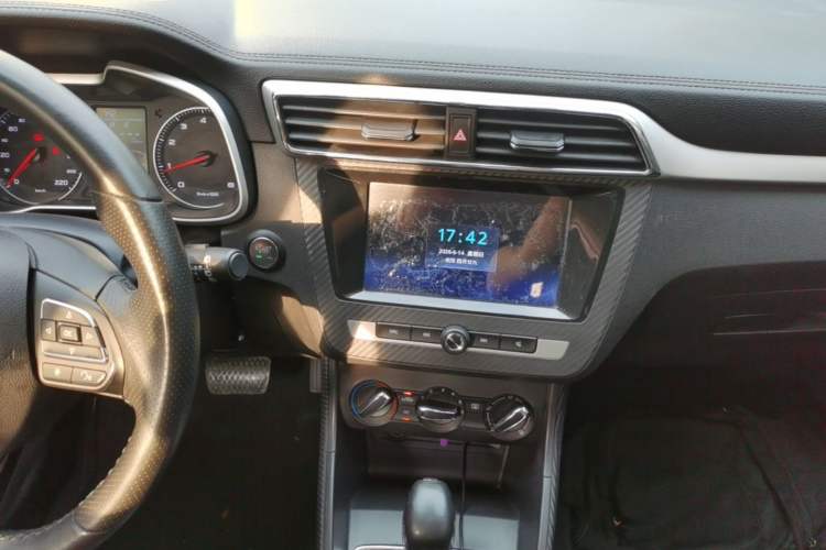 Used MG ZS 2018 1.5L Automatic Luxury Edition China V Standard Audio And AC Panel