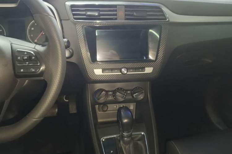 Used MG ZS 2018 1.5L Automatic Luxury Edition China V Standard Audio And AC Panel