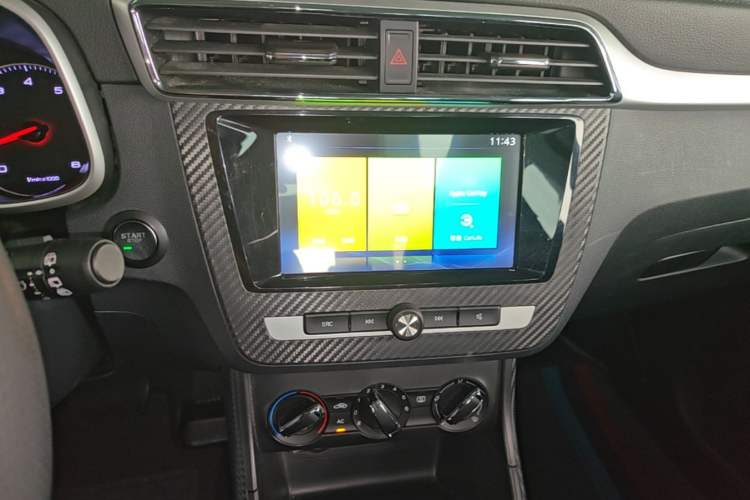 Used MG ZS 2018 1.5L Automatic Luxury Edition China V Standard Audio And AC Panel