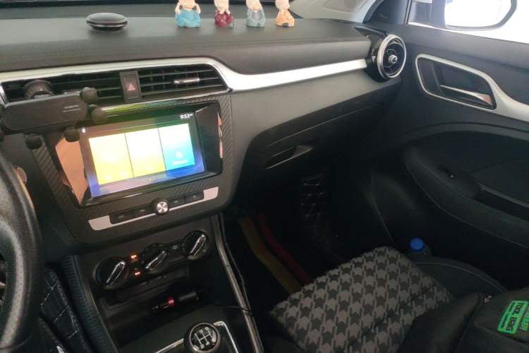 Used MG ZS 2018 1.5L Manual Comfort Edition China V Standard Audio And AC Panel