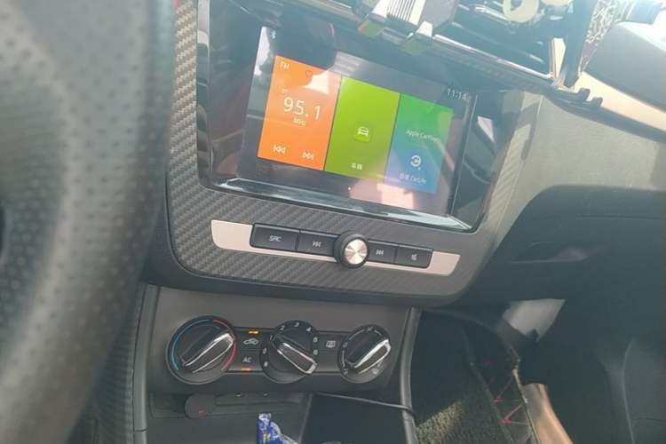Used MG ZS 2018 1.5L Automatic Luxury Edition China V Standard Audio And AC Panel