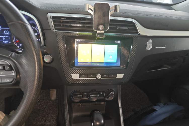Used MG ZS 2018 1.5L Automatic Luxury Edition China V Standard Audio And AC Panel