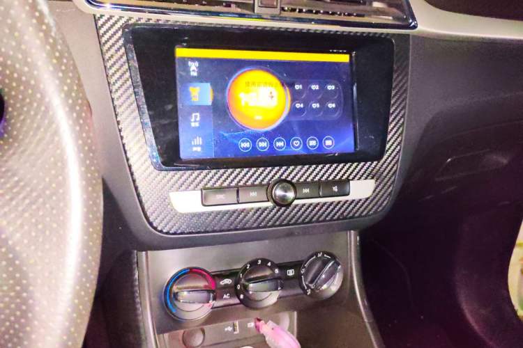 Used MG ZS 2018 1.5L Manual Comfort Edition China V Standard Audio And AC Panel