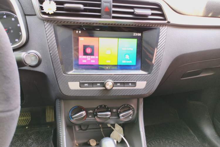 Used MG ZS 2018 1.5L Automatic Luxury Edition China V Standard Audio And AC Panel