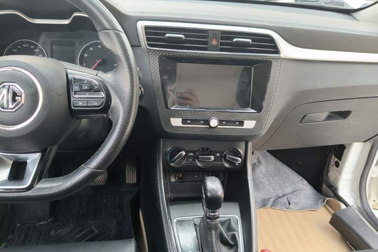 Used MG ZS 2018 1.5L Automatic Luxury Edition China V Standard Audio And AC Panel