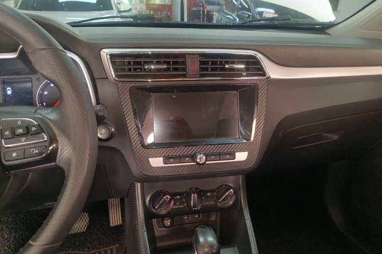 Used MG ZS 2018 1.5L Automatic Luxury Edition China V Standard Audio And AC Panel