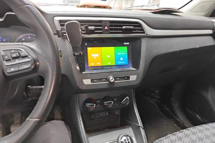 Used MG ZS 2018 1.5L Manual Comfort Edition China V Standard Audio And AC Panel