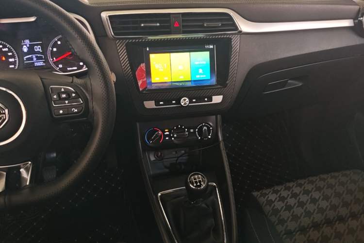 Used MG ZS 2018 1.5L Manual Comfort Edition China V Standard Audio And AC Panel