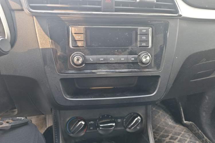 Used MG ZS 2018 1.5L Manual Fashion Edition China V-standard Audio And AC Panel