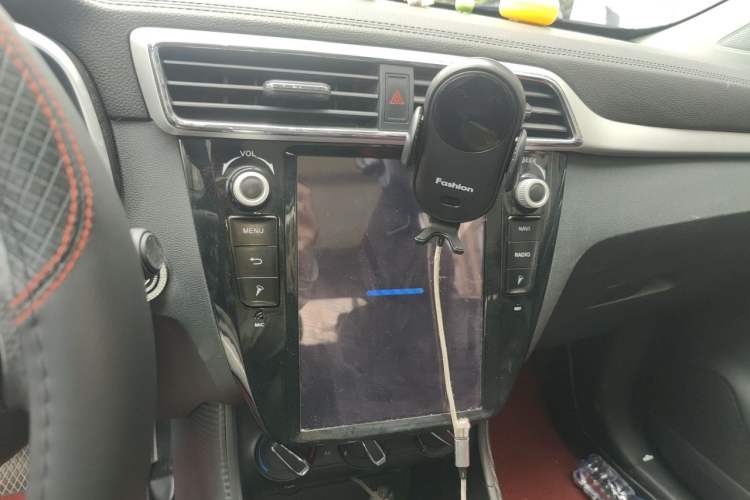 Used MG ZS 2018 1.5L Automatic Luxury Edition China V Standard Audio And AC Panel