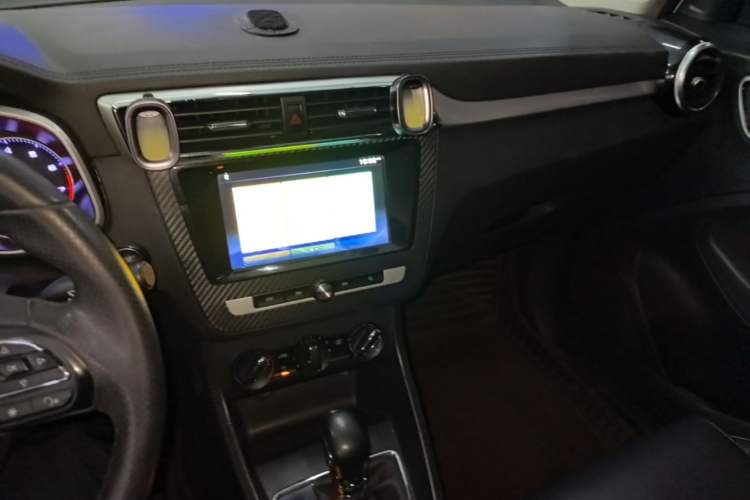 Used MG ZS 2018 1.5L Automatic Luxury Edition China V Standard Audio And AC Panel
