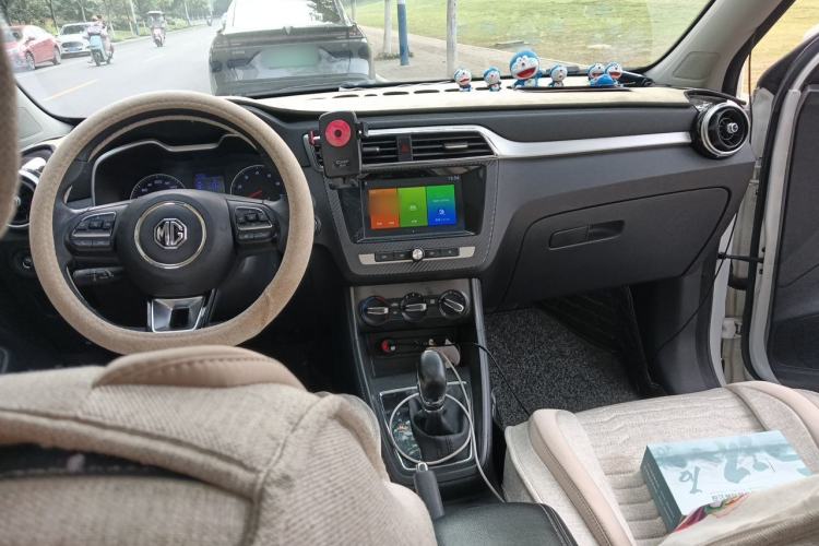 Used MG ZS 2018 1.5L Automatic Luxury Edition China V Standard Center Console