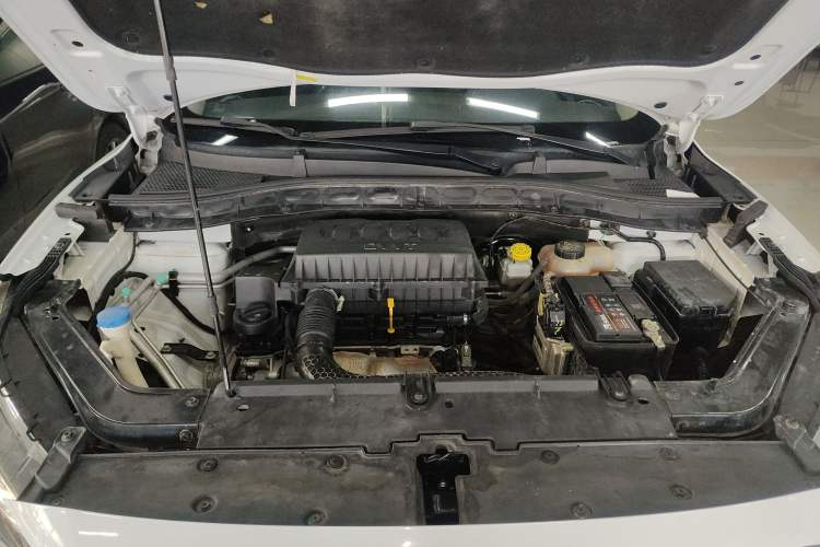 Used MG ZS 2018 1.5L Automatic Luxury Edition China V Standard Engine Bay