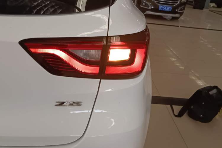 Used MG ZS 2018 1.5L Manual 65-inch Giant-Screen Sunroof Version China V Standard Exterior 6