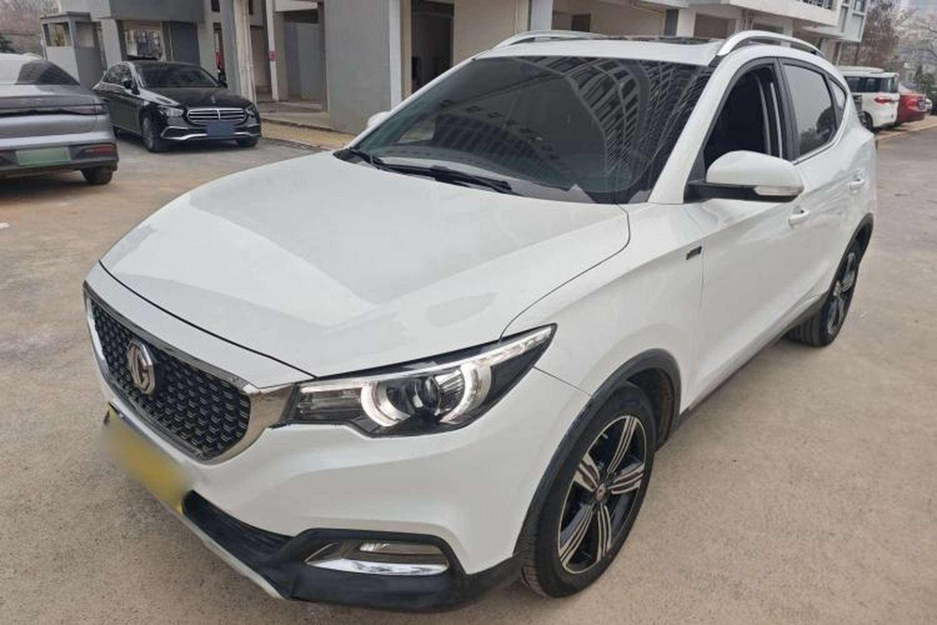Used MG ZS 2018 1.5L Automatic Luxury Edition China V Standard Front Left 45 Deg