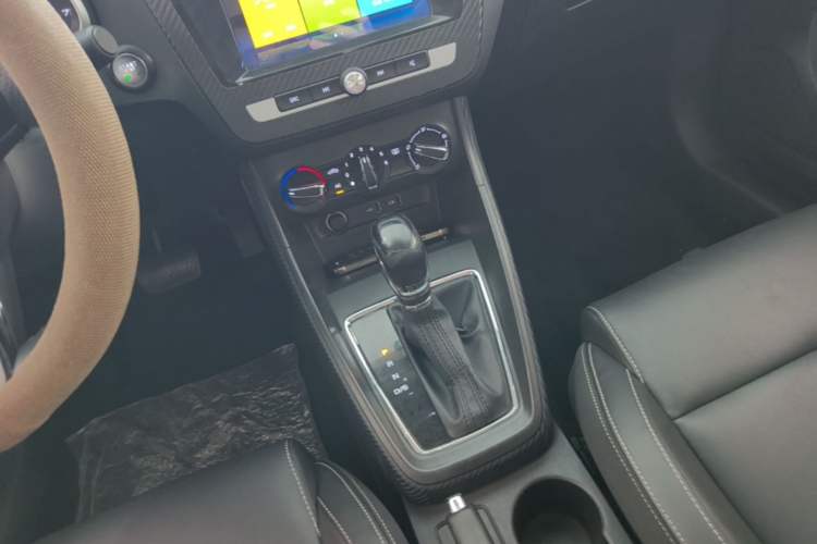 Used MG ZS 2018 1.5L Automatic Luxury Edition China V Standard Gear Lever