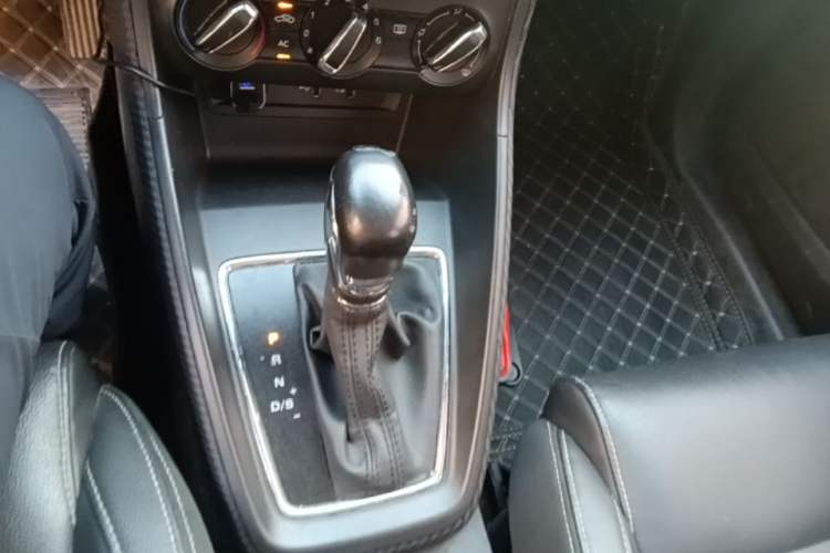 Used MG ZS 2018 1.5L Automatic Luxury Edition China V Standard Gear Lever
