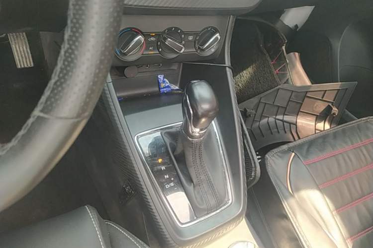 Used MG ZS 2018 1.5L Automatic Luxury Edition China V Standard Gear Lever