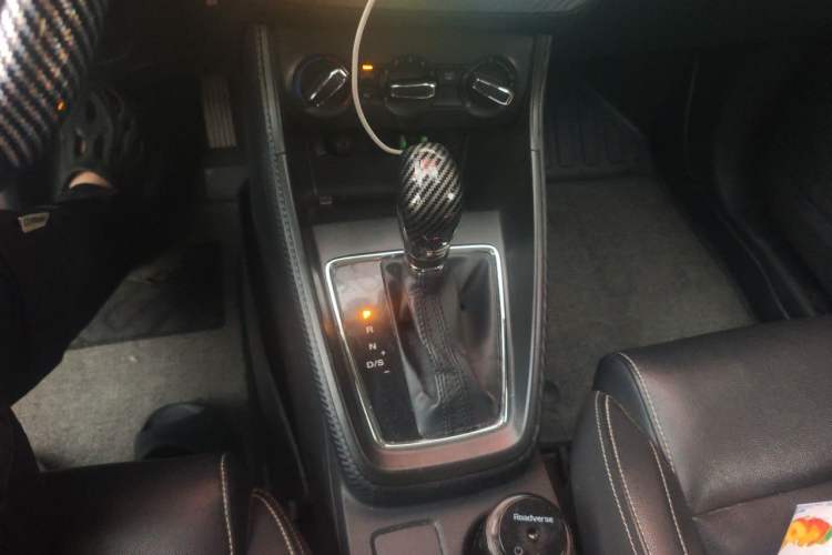 Used MG ZS 2018 1.5L Automatic Luxury Edition China V Standard Gear Lever