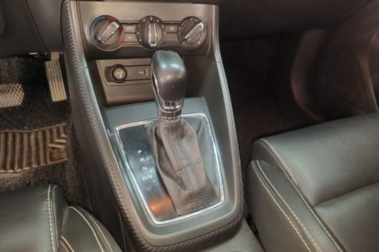 Used MG ZS 2018 1.5L Automatic Luxury Edition China V Standard Gear Lever