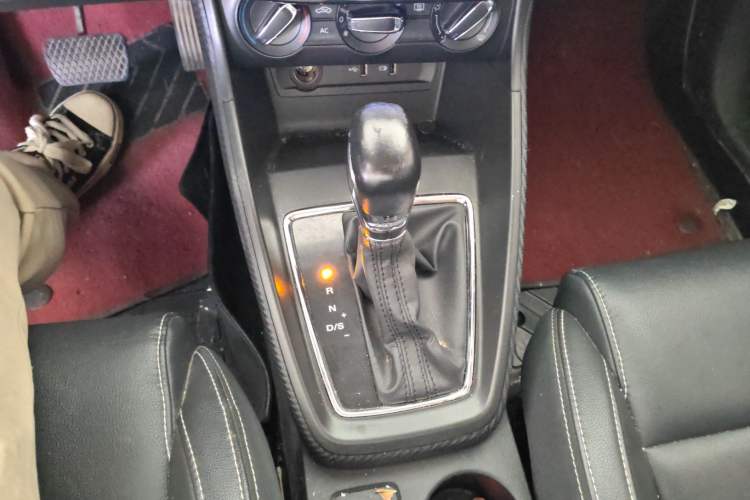 Used MG ZS 2018 1.5L Automatic Luxury Edition China V Standard Gear Lever