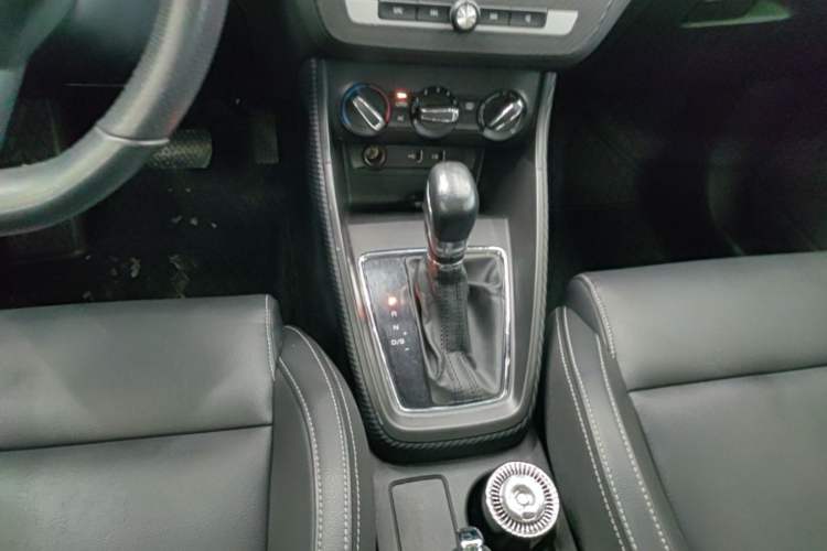 Used MG ZS 2018 1.5L Automatic Luxury Edition China V Standard Gear Lever