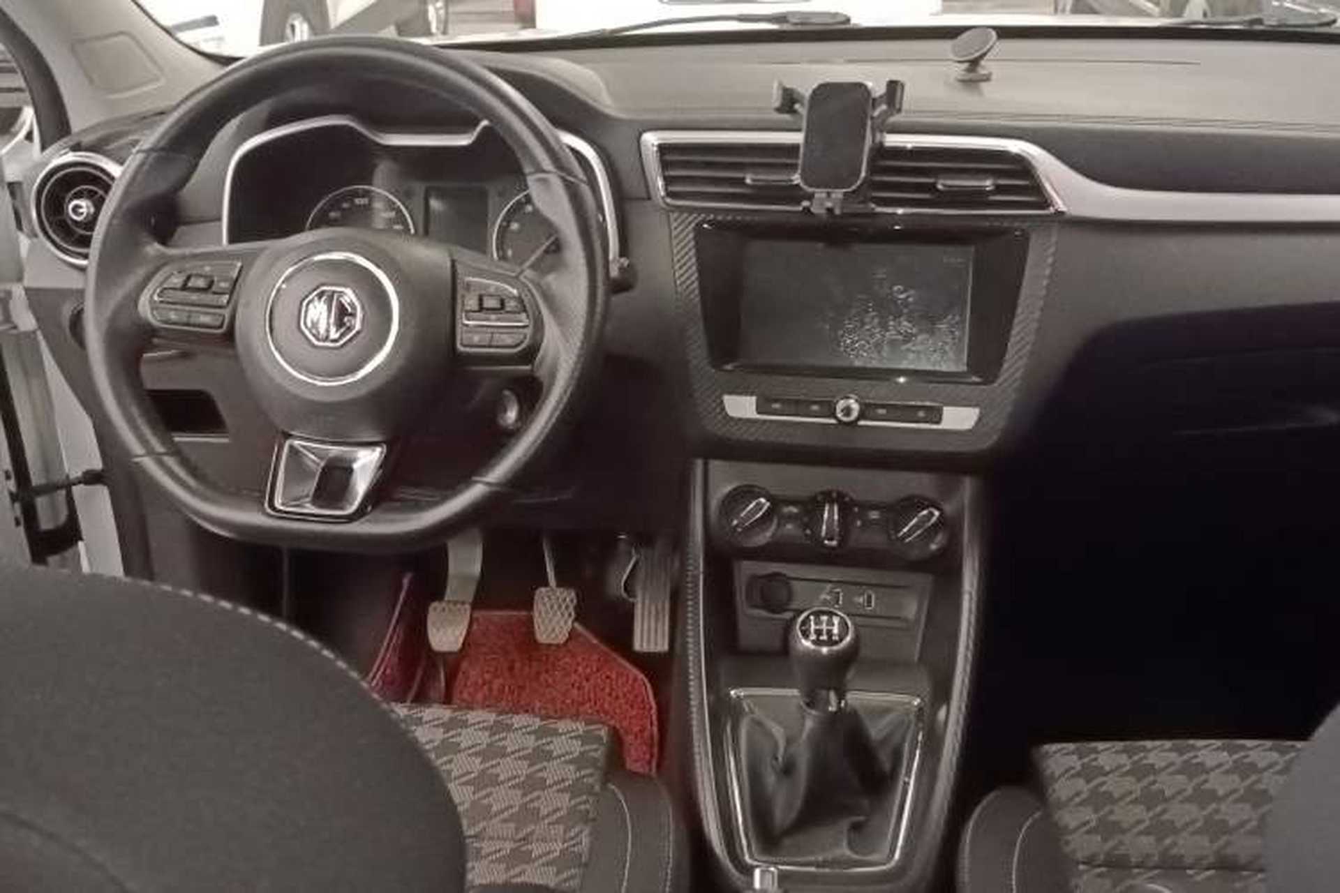 Used MG ZS 2018 1.5L Manual 65-inch Giant-Screen Sunroof Version China V Standard Interior 2