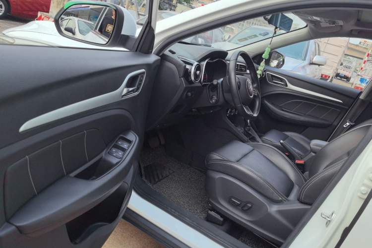 Used MG ZS 2018 1.5L Automatic Luxury Edition China V Standard Interior 2