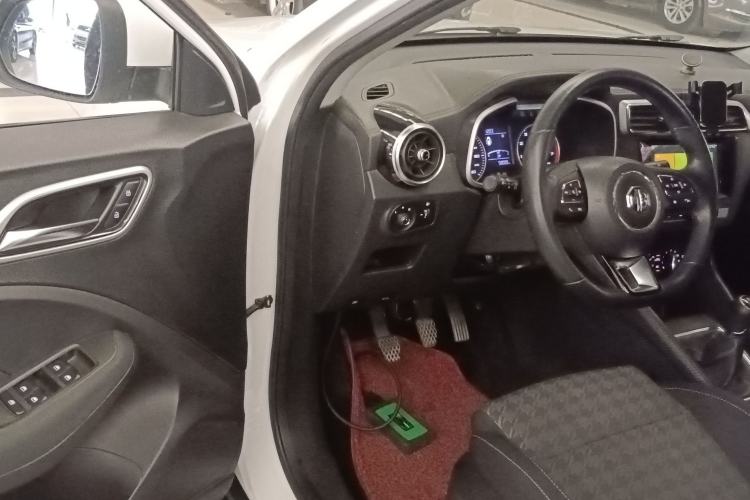 Used MG ZS 2018 1.5L Manual 65-inch Giant-Screen Sunroof Version China V Standard Interior 3