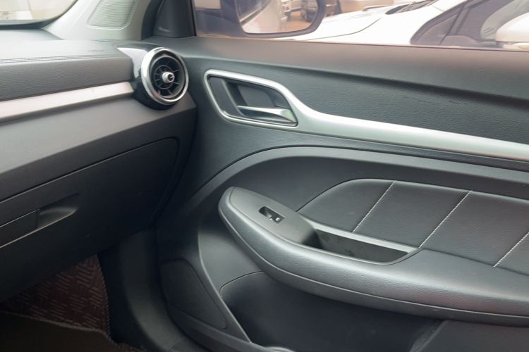 Used MG ZS 2018 1.5L Automatic Luxury Edition China V Standard Interior 8