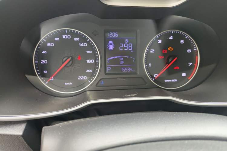 Used MG ZS 2018 1.5L Automatic Luxury Edition China V Standard Odometer Close Up