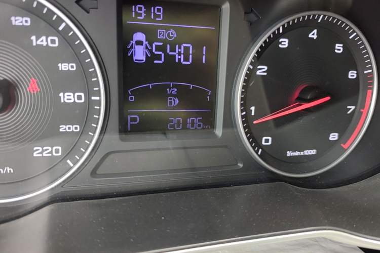 Used MG ZS 2018 1.5L Automatic Luxury Edition China V Standard Odometer Close Up