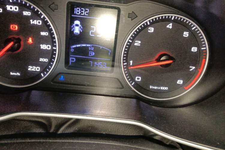 Used MG ZS 2018 1.5L Automatic Luxury Edition China V Standard Odometer Close Up